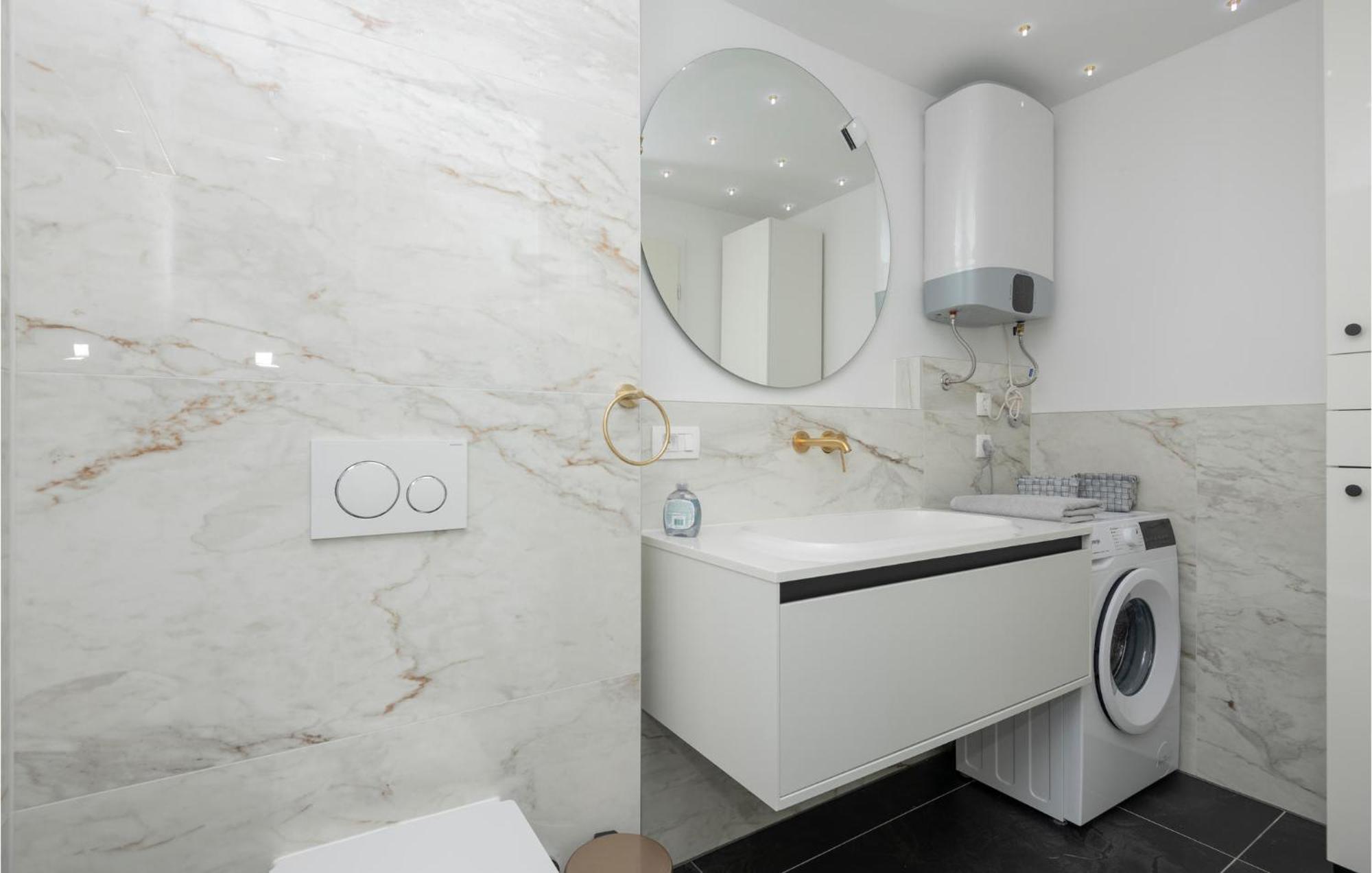 Stunning Apartment In Tucepi With Kitchen 외부 사진