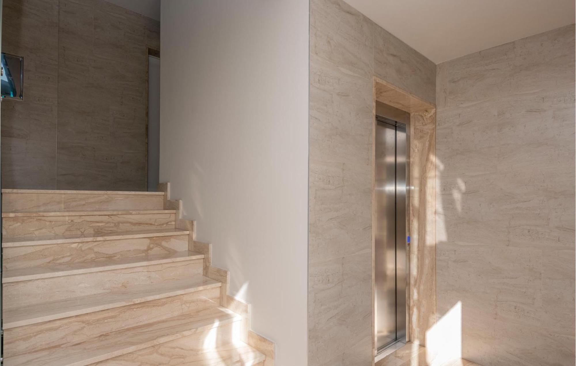 Stunning Apartment In Tucepi With Kitchen 외부 사진