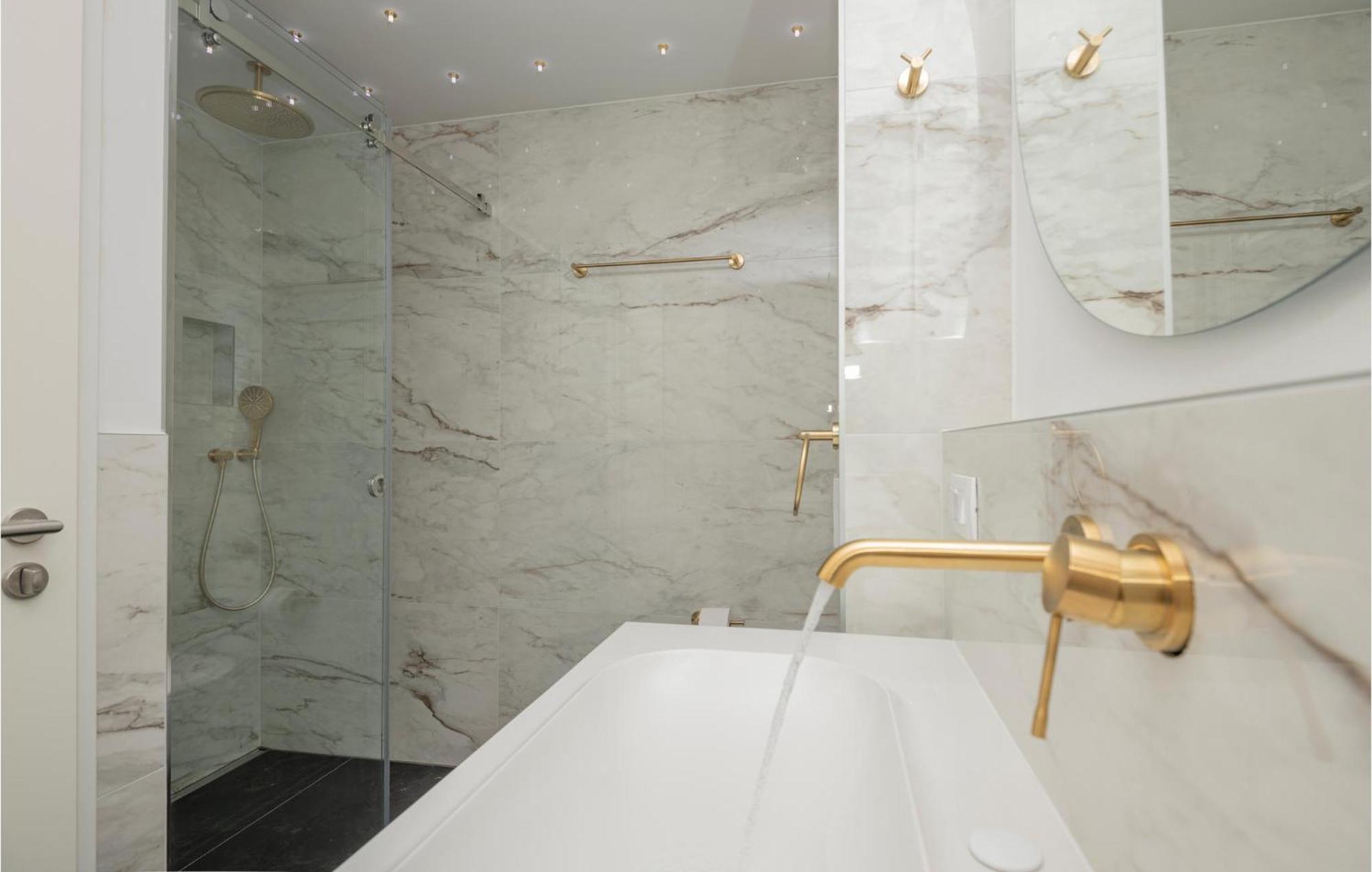 Stunning Apartment In Tucepi With Kitchen 외부 사진