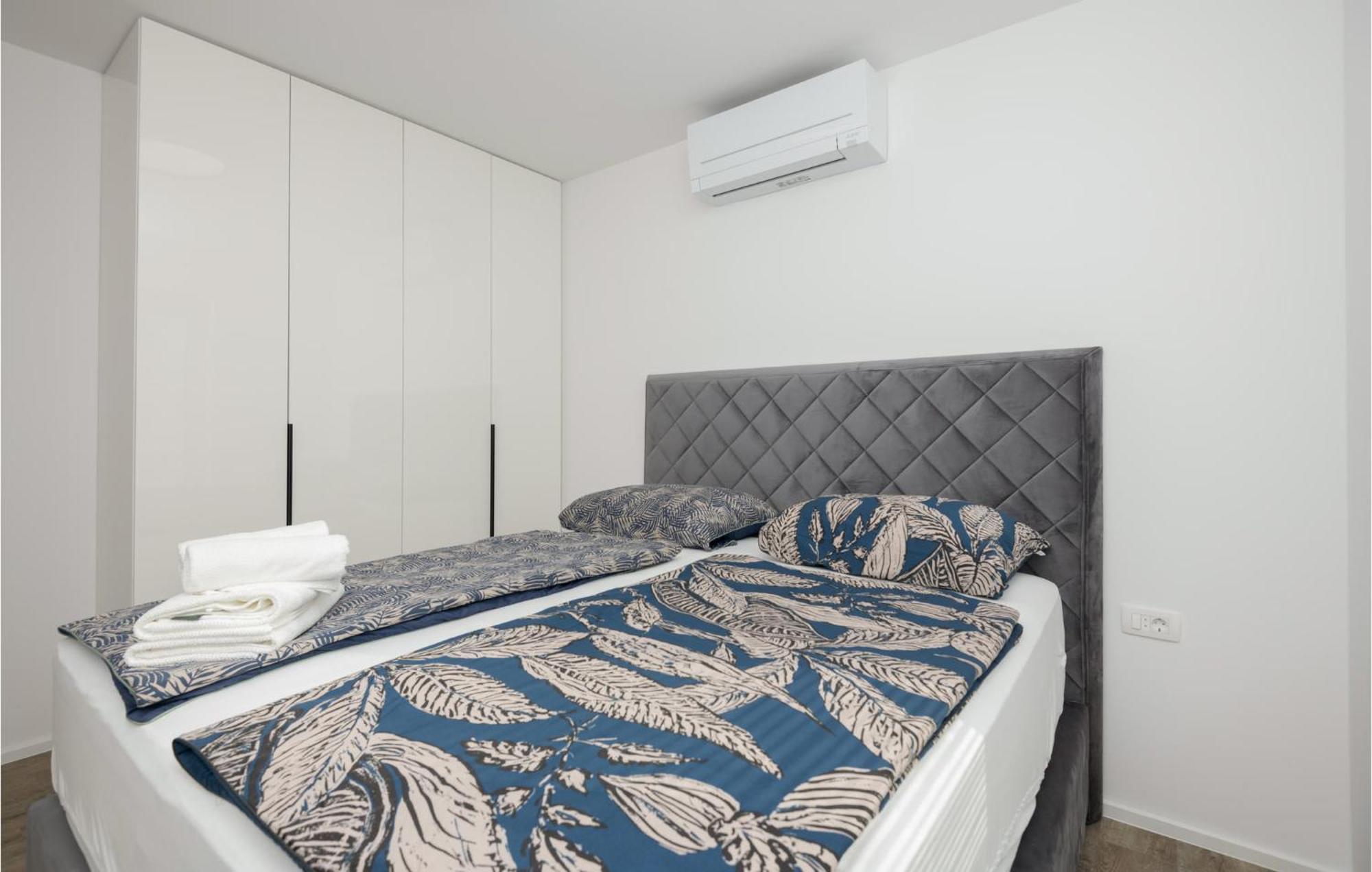 Stunning Apartment In Tucepi With Kitchen 외부 사진