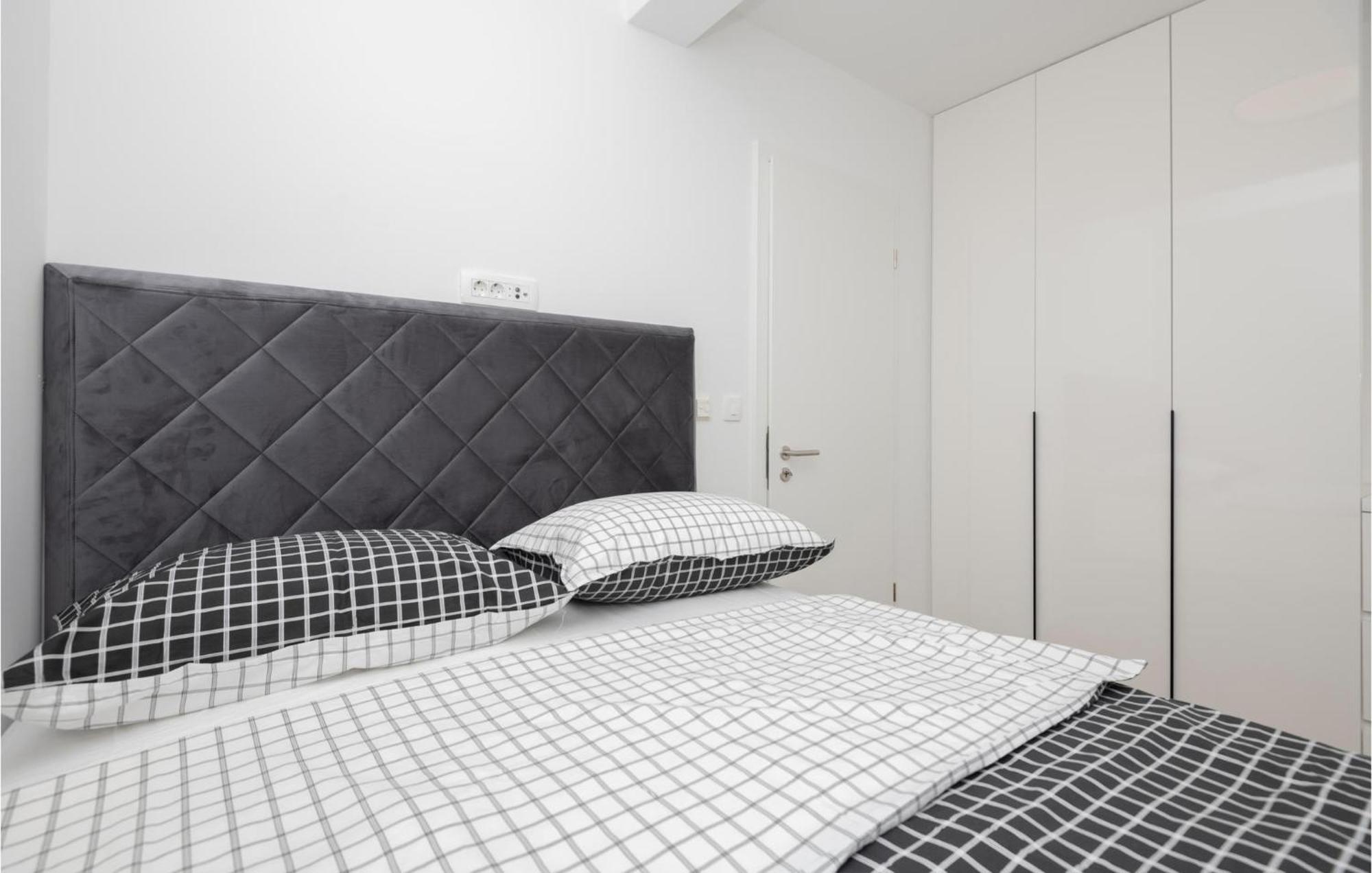 Stunning Apartment In Tucepi With Kitchen 외부 사진