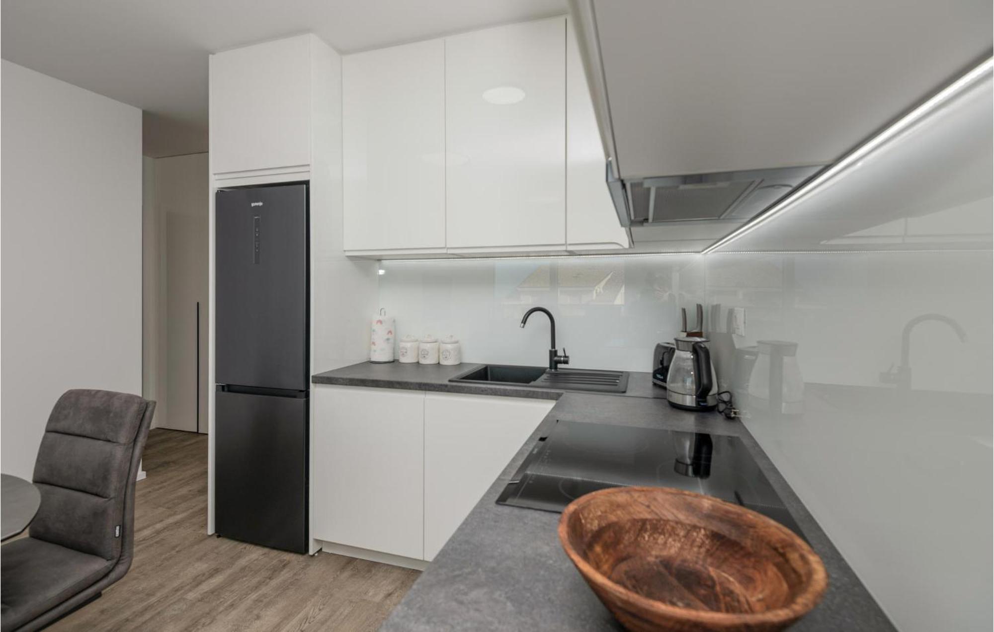 Stunning Apartment In Tucepi With Kitchen 외부 사진